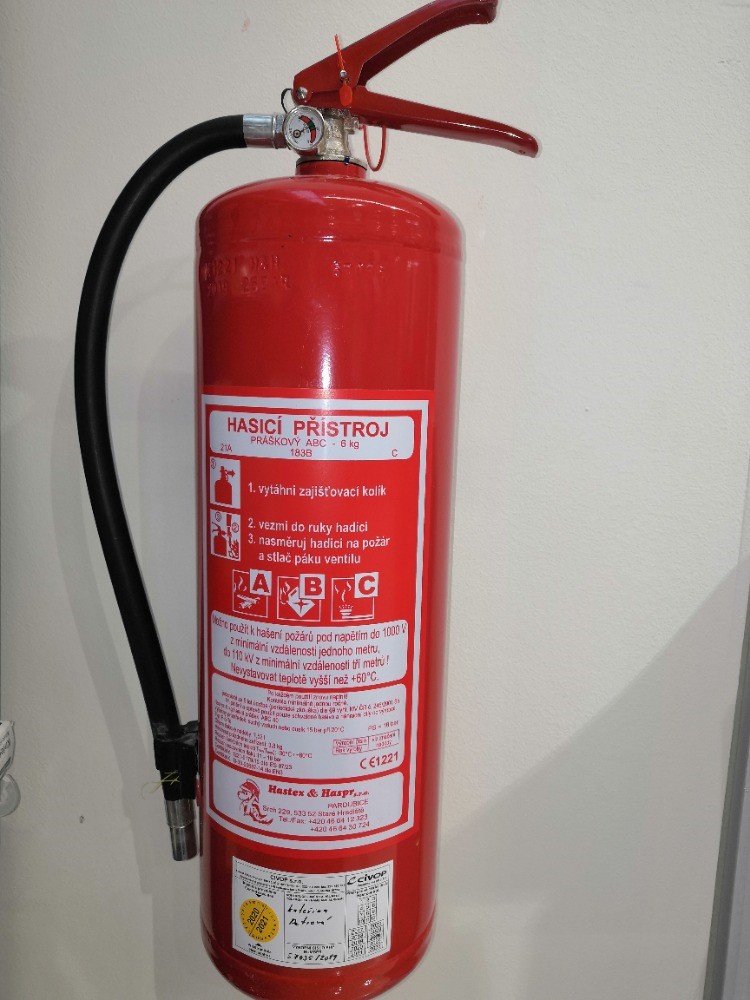 Obrázek 1 - Přenosný hasicí přístroj práškový